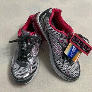 NWT * Women's Catapult Tennis Shoes